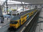 Ein mDDM als Nahverkehrszug nach Dordrecht. Gleis 6 Rotterdam Centraal Station 30-03-2011.
