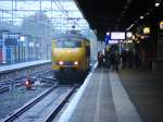 TW Mat '64 Plan V auf Gleis 3 in Deventer 28-11-2013.

Mat '64 Plan V als stoptrein naar Enschede op spoor 3 in Deventer 28-11-2013.