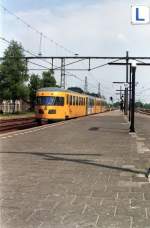 DE-II als Nahverkehrszug nach Zutphen ber Klarenbeek fotografiert in Apeldoorn am 14-05-1994. (Scan von Negativ)
