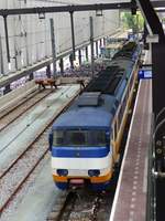 NS SGM-2 Sprinter TW 2140 Gleis 16 Rotterdam Centraal Station 16-07-2016.

NS SGM-2 Sprinter treinstel 2140 spoor 16 Rotterdam CS 16-07-2016.