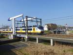 NS SGM Sprinter TW 2993 fhrt ber EisenbahnBrcke  Delflandse Buitensluis , Vlaardingen 16-03-2017.


NS SGM Sprinter treinstel 2993 rijdt over de spoorbrug over de Delflandse Buitensluis, Vlaardingen 16-03-2017.