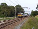 NS Lokomotive 1746 mit Intercity von Berlin nach Amsterdam bei Bahnbergang Bentheimerstraat, De Lutte, Niederlande 11-09-2020.