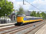 was-es-bald-nicht-mehr-gibt/817432/ns-icm-iv-triebzug-4207-intercity-1544 NS ICM-IV Triebzug 4207 Intercity 1544 von Deventer nach Amsterdam Centraal Station. Gleis 1 Apeldoorn 16-05-2023.

NS ICM-IV treinstel 4207 als trein 1544 van Deventer naar Amsterdam CS. Spoor 1 Apeldoorn 16-05-2023.