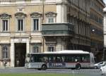ATAC Bus 4507 Irisbus Citelis 12M CNG Baujahr 2010. Piazza Venezia, Rom 01-09-2014.

ATAC bus 4507 Irisbus Citelis 12M CNG bouwjaar 2010. Piazza Venezia, Rome, Itali 01-09-2014.