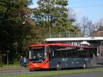Arriva R-Net Bus 7710 Volvo 8900 Baujahr 2012. Lammenschansweg, Leiden 22-09-2017.

Arriva R-Net bus 7710 Volvo 8900 bouwjaar 2012. Lammenschansweg, Leiden 22-09-2017.