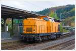 Die V 180.05 (203 161-5) der SGL-Schienen Gter Logistik GmbH, ex DR 110 619-4, ex DB 201 619-4, durchfhrt am 26.10.2013 den Bahnhof Betzdorf/Sieg in Richtung Kln.