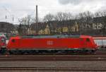 Und noch eine in voller Breitseite.....185 071-8 der DB Schenker Rail abgestellt am 07.04.2012 in Kreuztal.