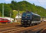 Die MRCE 185 569-1 (vermietet an Neusser Eisenbahn) fhrt am 04.07.2012 solo durch Linz in Richtung Norden.