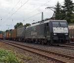 E 189 290 (ES 64 F4 - 290) der ERS Railways mit einem Containerzug fhrt am 11.08.2011, auf der rechten Rheinstrecke, bei Unkel in Richtung Norden.