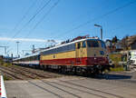 Die TRI 112 268-8, eigentlich heute 113 268-7 (91 80 6113 268-7 D-Train) der Train Rental International GmbH fhrt am 27.04.2021 mit einem n-Wagen-Zug durch Niederschelden in Richtung Siegen.
