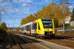   Goldener Herbst:  Der VT 506 (95 80 1648 106-0 D-HEB / 95 80 1648 606-9 D-HEB), ein Alstom Coradia LINT 41 der neuen Generation / neue Kopfform, der HLB (Hessische Landesbahn GmbH) fährt am