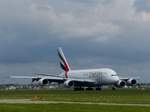 Emirates A6-EEN Airbus A380-861 Baujahr 2013. Flughafen Schiphol. Vijfhuizen, Niederlande 28-04-2019.

Emirates A6-EEN Airbus A380-861. Eerste vlucht van dit vliegtuig 22-05-2013. Polderbaan luchthaven Schiphol. Vijfhuizen 28-04-2019.