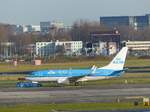 737/687154/klm-ph-bgm-boeing-737-7k2-mit-dem KLM PH-BGM Boeing 737-7K2 mit dem Name 'Aalscholver'. Erstflug dieses Flugzeugs war am 18-02-2011. Flughafen Schiphol, Amsterdam, Niederlande 10-12-2019.

KLM PH-BGM Boeing 737-7K2 met de naam Aalscholver. Eerste vlucht van dit vliegtuig 18-02-2011. Luchthaven Schiphol 10-12-2019.