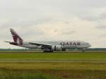 Qatar Airways Boeing 777-FDZ geregistreerd als A7-BFB op de Polderbaan. Eerste vlucht van dit vliegtuig 27-05-2010. Schiphol 08-09-2013.