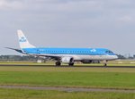 KLM PH-EZS Embraer 190. Flughafen Schiphol, Amsterdam, Niederlande. Vijfhuizen 25-07-2016.

KLM PH-EZS Embraer 190. Polderbaan luchthaven Schiphol. Vijfhuizen 25-07-2016.