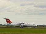Swiss Bae Avro RJ100 geregistreerd als HB-IXO en met de naam Ottoberg op de Polderbaan luchthaven Schiphol. Eerste vlucht van dit vliegtuig 22-05-1996. IJweg Vijfhuizen 08-09-2013.