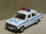 Autotime Collection Lada 2106 Polizeifahrzeug in Masstab 1:36.