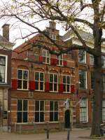  Het Pageshuis  gebaut 1625. Lange Voorhout, Den Haag 26-10-2014.

Het Pageshuis gebouwd in ongeveer 1625. Lange Voorhout, Den Haag 26-10-2014.