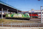 Die Taurus I - ÖBB 1016 023 mit Werbung „ÖBB Green Point“ (91 81 1016 023-4 A-ÖBB) ist 28 März 2022 im Depot (Technische Services) beim Hbf Innsbruck abgestellt.