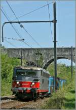 Im SBB Mieteinsatz: SNCF BB 25547 mit ihrem  RIO Zug bei Russin.