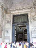 Eingang Pantheon Rom 29-08-2014.

Ingang Pantheon Rome 29-08-2014.