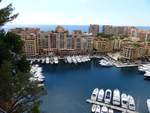 Port de Fontvieille, Monaco-Ville gesehen vom Place du Palais, Monaco 03-09-2018.