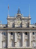 Knigliche Palast (spanisch Palacio Real), Plaza de la Armera, Madrid 28-08-2015.

Koninklijk paleis gefotografeeerd vanaf de Plaza de la Armera, Madrid 28-08-2015.