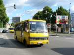 lkw-pkw-und-bus/473710/uspih-bm-baz-1040079-etalon-bus Uspih BM BAZ А079 Etalon Bus. Prospekt Viacheslava Chornovola, Lviv, Ukraine 28-05-2015.

Uspih BM BAZ А079 Etalon bus. Prospekt Viacheslava Chornovola, Lviv, Oekrane 28-05-2015.