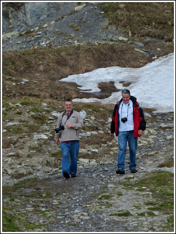 ... steigen die Mnner, leichtfssig wie Bergziegen, vom Gipfel der Rochers de Naye herunter. 26.05.2012 (Jeanny)