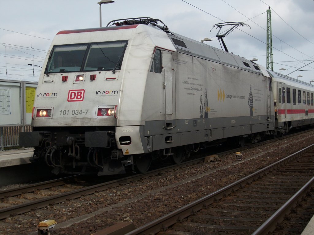 101 034 mit dem IC Binz-Frankfurt/Main am 14.Mrz 2009 in Bergen/Rgen.