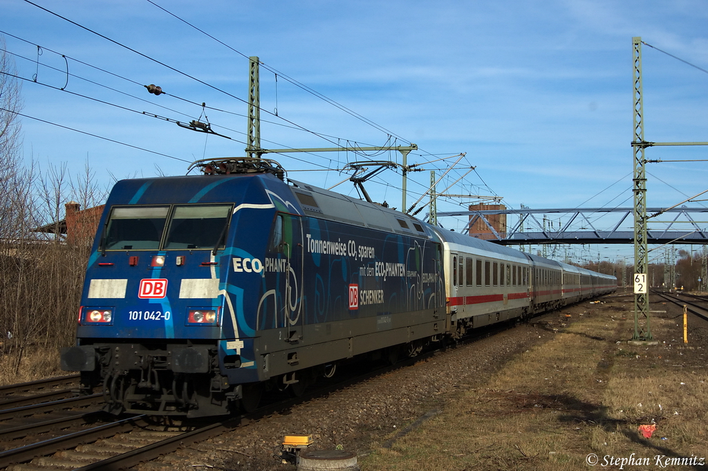 101 042-0  Ecophant  mit dem IC 142 von Berlin Hbf (tief) nach Schiphol (Airport) in Brandenburg. Wegen Bauarbeiten in Oebisfelde an diesem Wochenende, werde alle Intercityzge ber Brandenburg, Magdeburg und Braunschweig umgeleitet. 03.03.2012