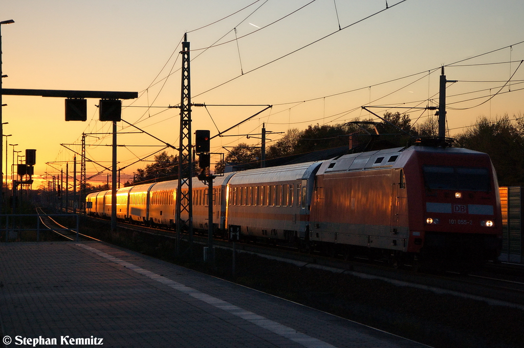 101 055-2 mit dem IC 145 von Schiphol (Airport) nach Berlin Hbf in Rathenow. 28.10.2012 