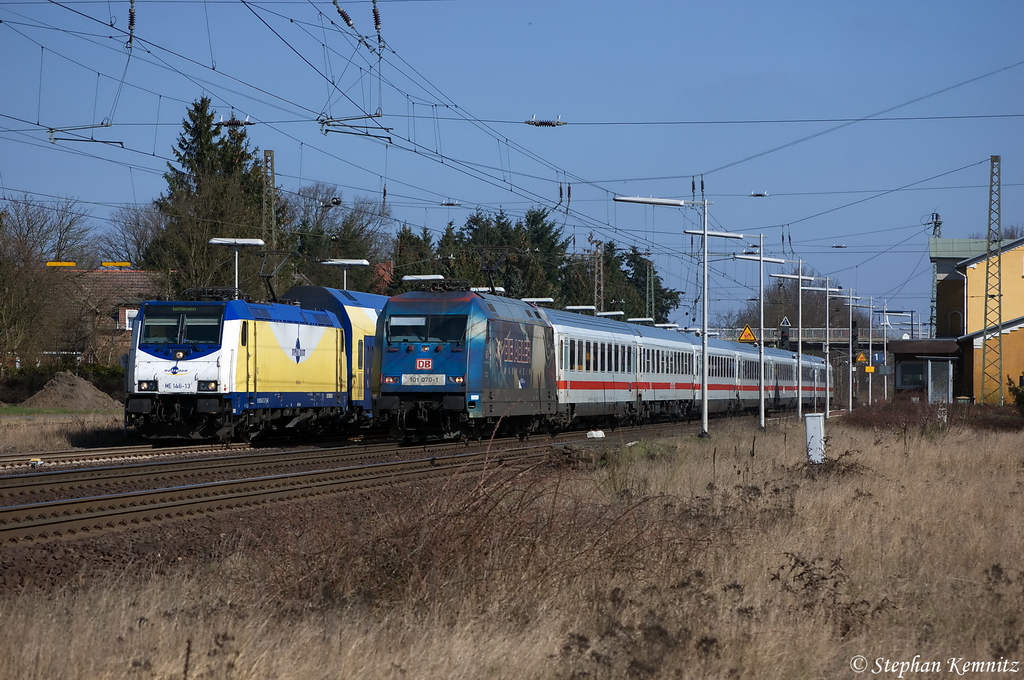 101 070-1  ADLER MANNHEIM  mit dem IC 2371 von Hamburg-Altona nach Karlsruhe Hbf in Suderburg. ME 146-13  Alfeld  (146 513-7) metronom Eisenbahngesellschaft mbH mit dem metronom (ME 82827) von Uelzen nach Gttingen, wartete auf die berholung des IC 2371. 23.03.2012