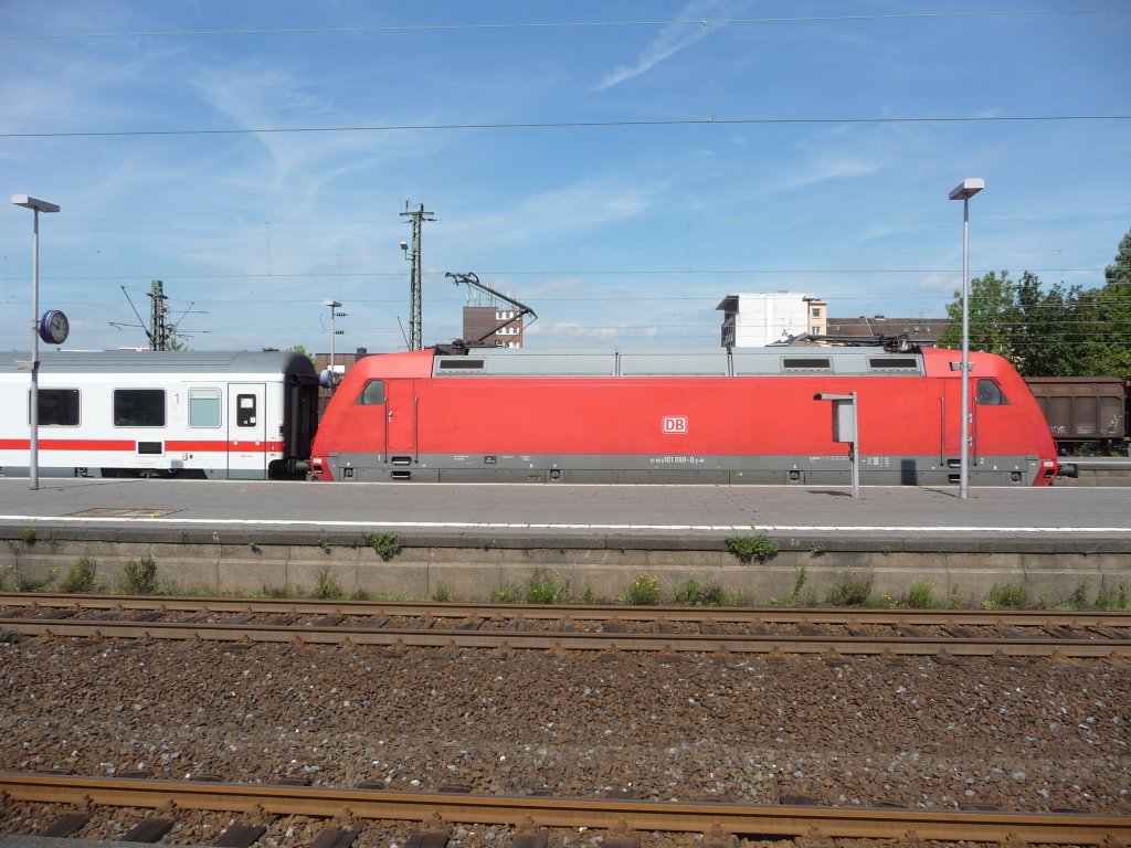 101 099 verlsst mit einem Intercity nach Nordeich Gelsenkirchen. 20.08.2011