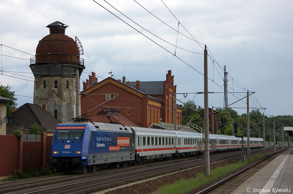 101 100-6  Energiewende  mit dem IC 144 von Berlin Ostbahnhof nach Schiphol (Airport) in Rathenow. 07.06.2012