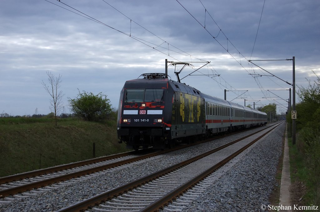 101 141-0  Bahn-Azubis gegen Hass & Gewalt  mit dem IC 2010 von Tbingen Hbf nach Berlin Hbf(tief) zwischen Brandenburg und Gtz. 15.04.2011