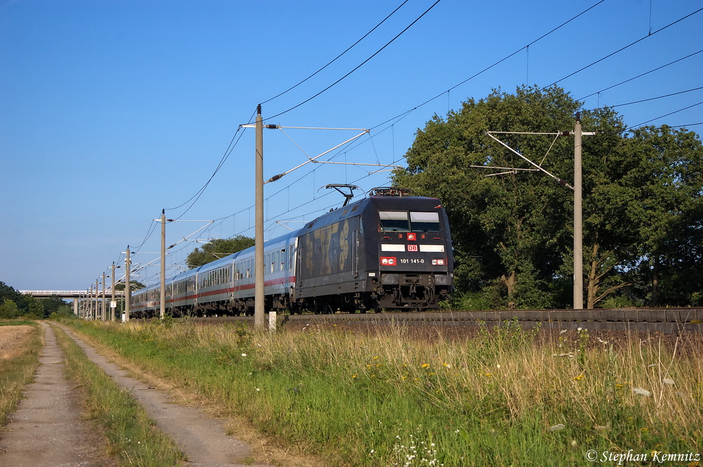 101 141-0  Bahnazubis Gegen Gewalt  mit dem IC 2242 von Berlin Ostbahnhof nach Mnster(Westf)Hbf bei Rathenow. 01.08.2012