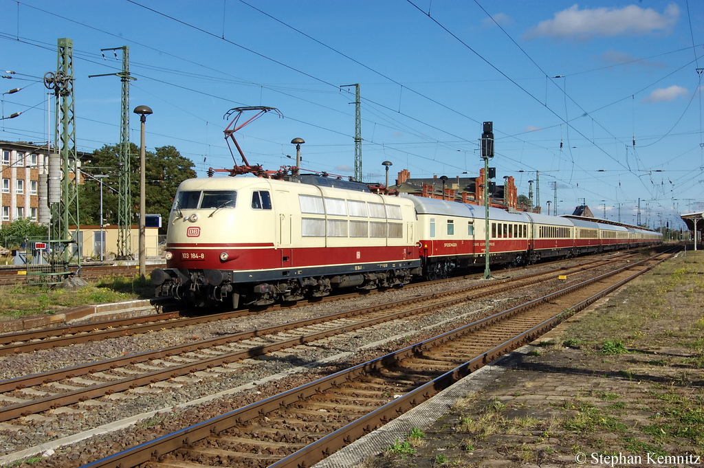 103 184-8 mit dem TEE Rheingold Sonderzug von Ostseebad Binz nach Stuttgart Hbf im Stendaler Hbf. 09.10.2011