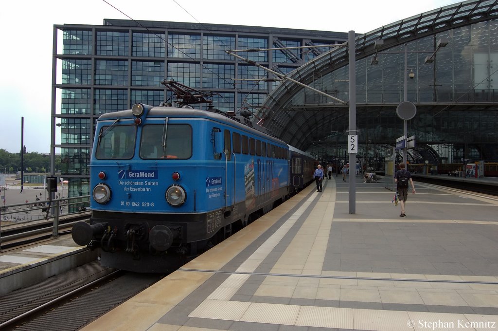 1042 520-8 mit dem DPE 325  CLASSIC COURIER  von Koblenz Hbf nach Breslau (Wroclaw Glowny) am Berliner Hbf. Der Zug hatte zu diesem Zeitpunkt eine Versptung von 40min gehabt. 07.06.2011