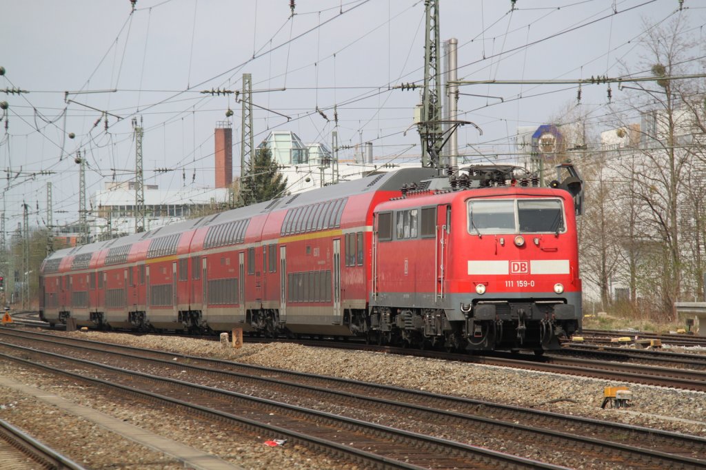 111 159-0 mit RE 79019  von Mnchen Hbf nach Salzburg Hbf bei der Durchfahrt in Mnchen Heimeranplatz.31.03.2012