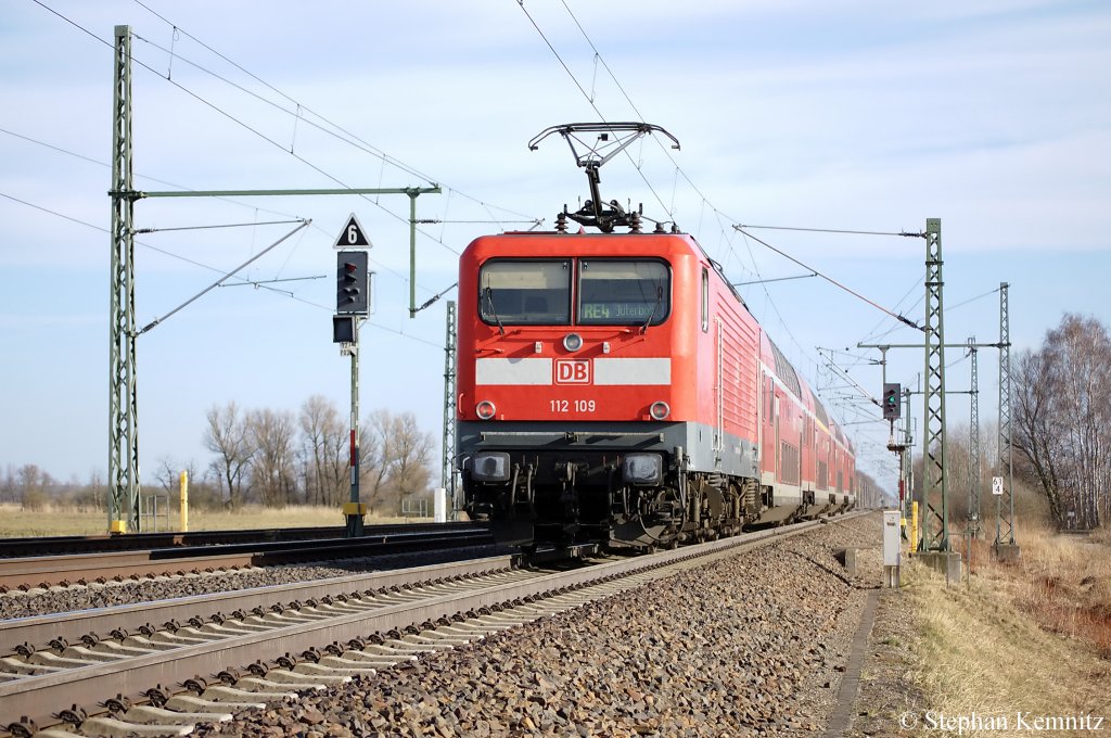 112 109 mit dem RE4 (RE 37311) nach Jterbog in Friesack(Mark). 23.03.2011
Netten Gr zurck! 