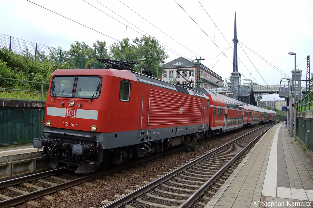 112 114-4 mit dem RE4 (RE 37308) von Ludwigsfelde nach Wismar am Haltepunkt Schwerin-Mitte. 15.07.2011