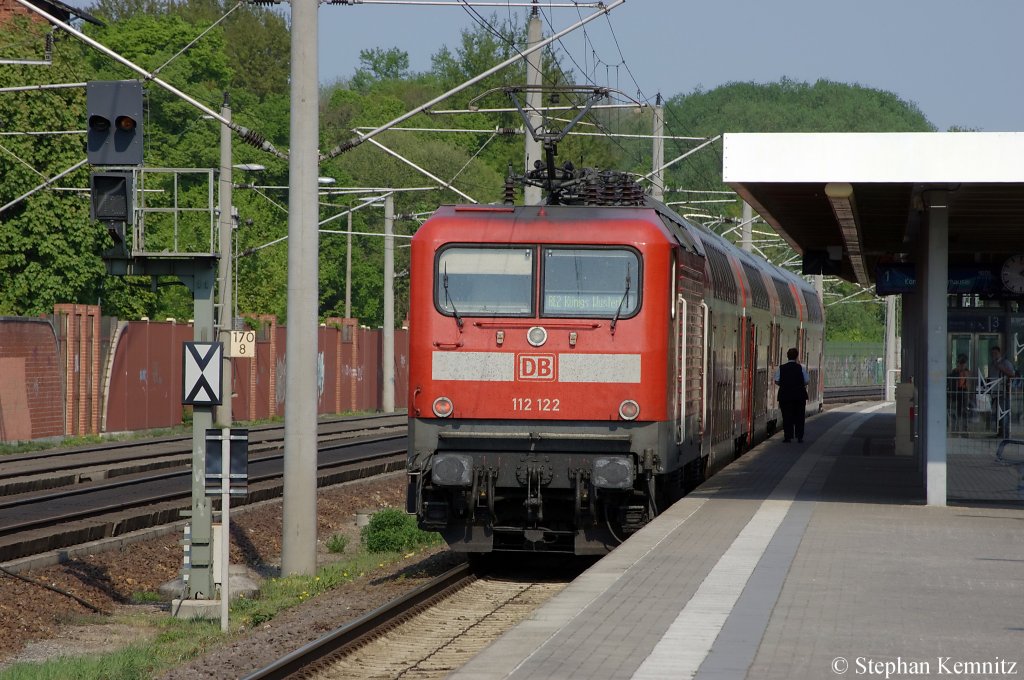 112 122 mit dem RE2(RE 37413) nach Knigs Wusterhausen in Rathenow. 29.04.2011