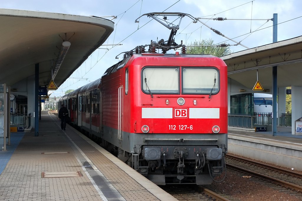 112 127-6 mit dem RE 14610 nach Hannover in Wolfsburg. 15.09.2010