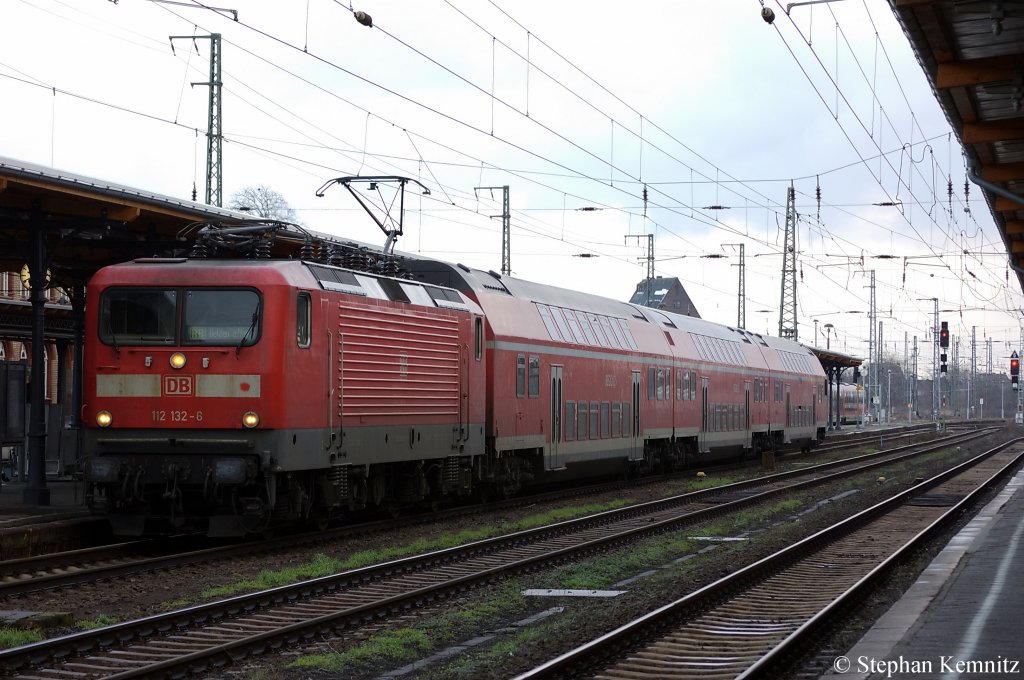 112 132-6 die jetzt wohl vermute ich ex Braunschweigerin und neu Magdeburgerin ist mit dem RE (RE 17704) nach Uelzen in Stendal. 15.01.2011