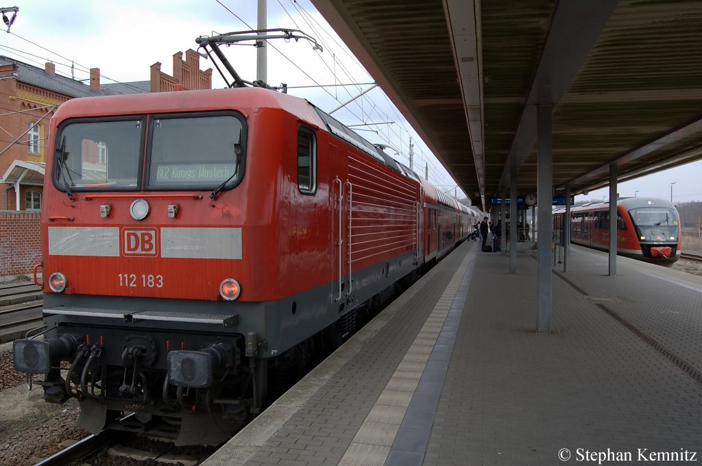 112 183 mit dem RE2 (RE 37383) nach Knigs Wusterhausen in Rathenow. 25.03.2011