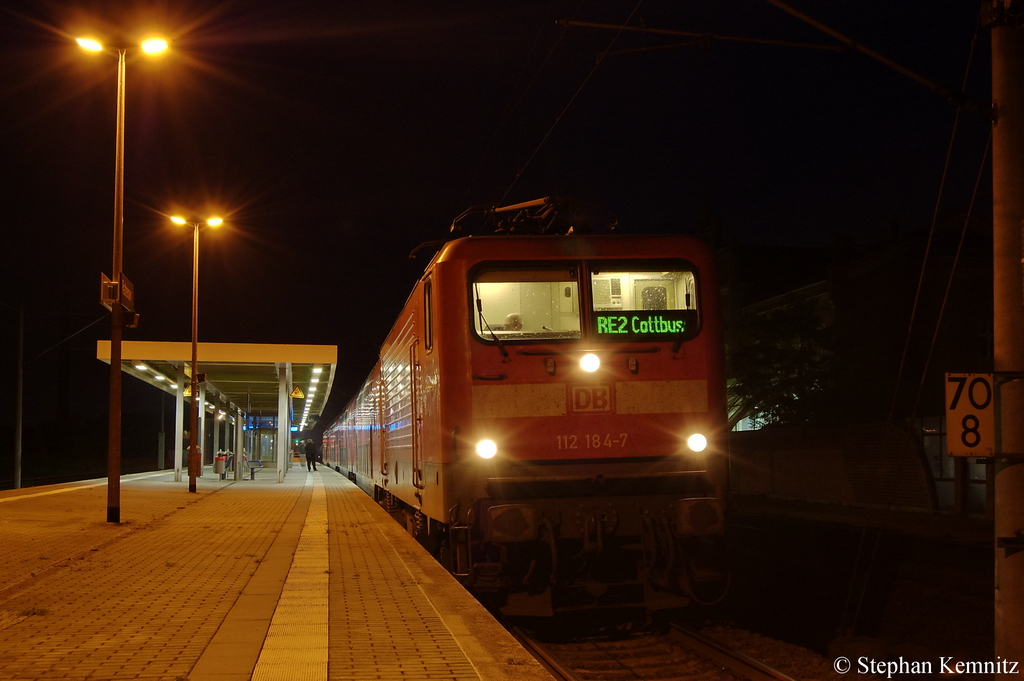 112 184-7 mit dem RE2 (RE 37387) von Rathenow nach Cottbus in Rathenow. 17.10.2011