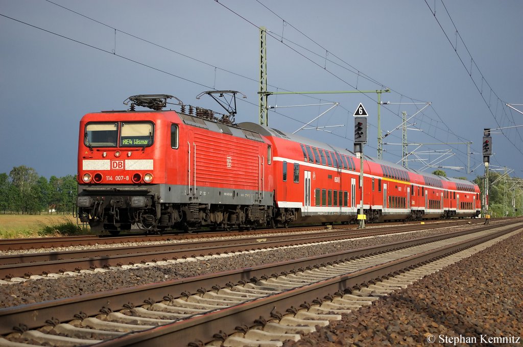 114 007-8 mit dem RE4 (RE 37316) nach Wismar in Friesack(Mark). 26.05.2011