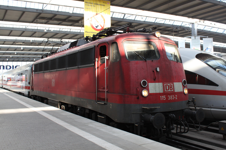 115 383-2 hatte am 23.04.2011 bereitstell-Dienst im Hbf Mnchen.