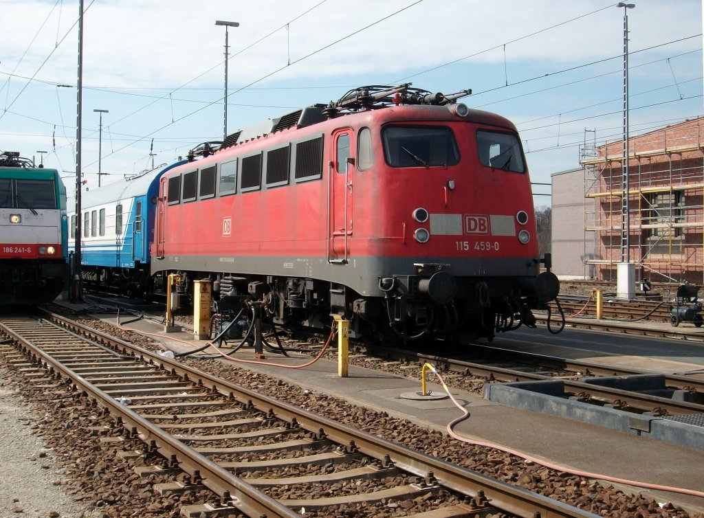 115 459 mit dem D441 nach Kiew am 03.April 2010 im Abstellbahnhof Berlin Grunewald.